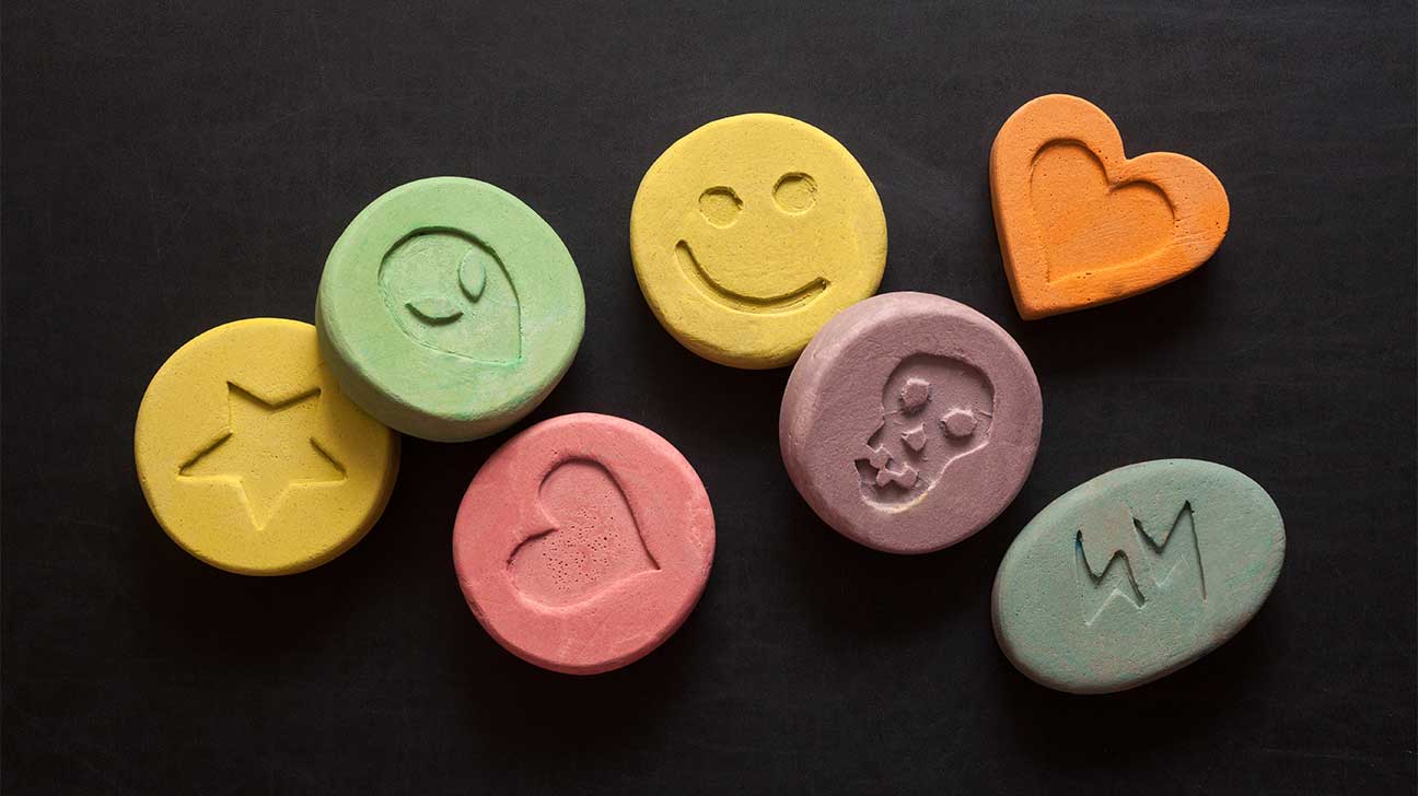 Extasy rust. Экстази. Mdma Ecstasy. Moncler экстази. Экстази арт.
